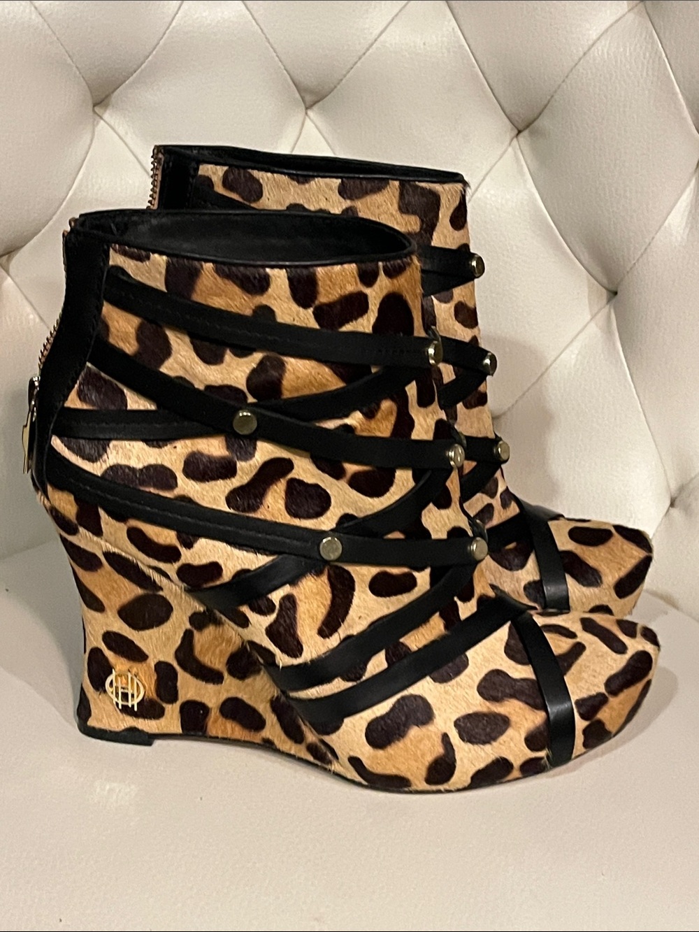 House of Harlow 1960 Leopard print Wedge Boots Calf Hair Eye Catching Size 8.5